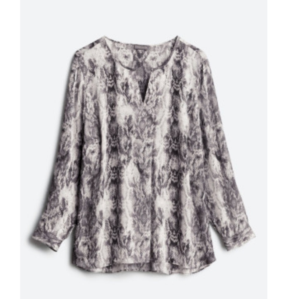 VINCE CAMUTO
Brae Split Neck Blouse
1X | Grey